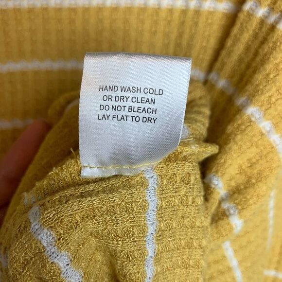 Charlotte Russe Yellow & White Striped Crop Top Long Sleeve Round Neck size L - Picture 4 of 8